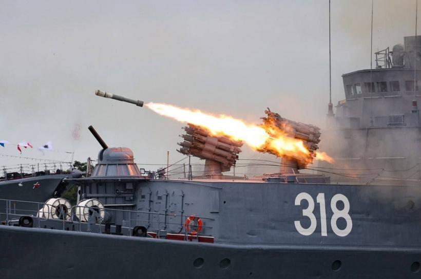 Navă de război a Rusiei cu rachete hipersonice, la un exercițiu comun cu China