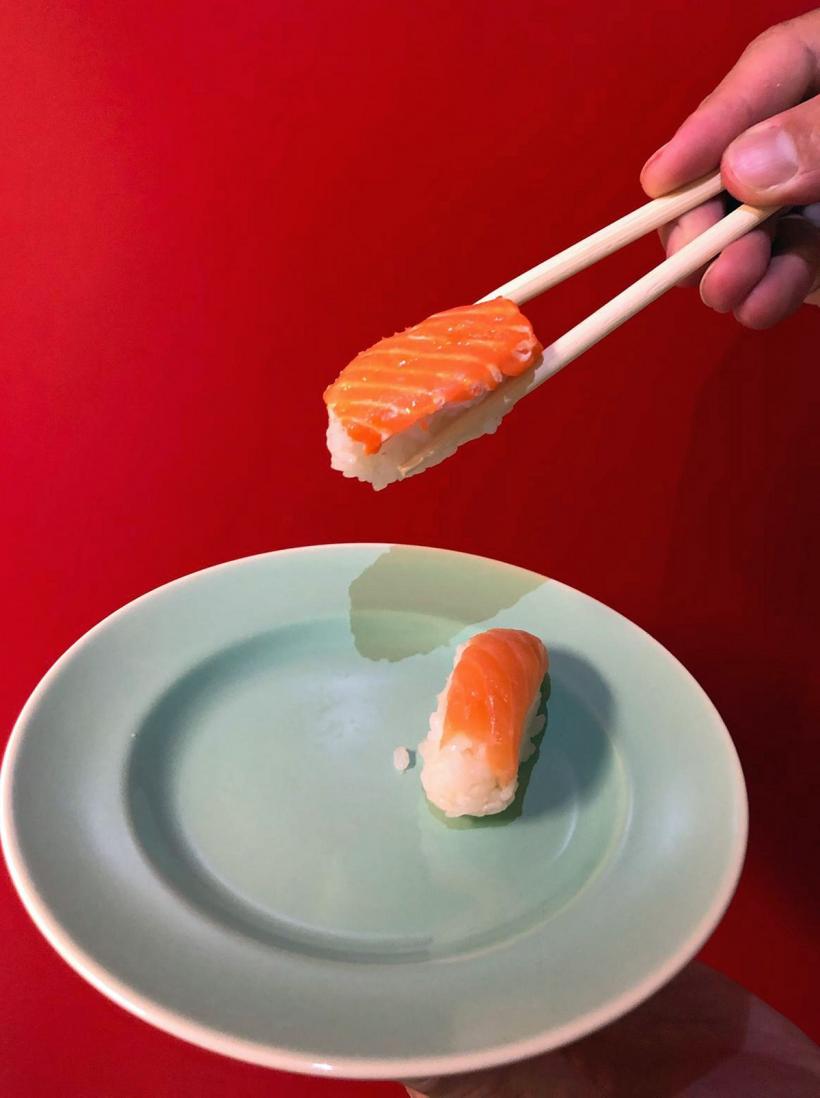 Japonezii scot la vânzare carne de balenă în automate! 18822137