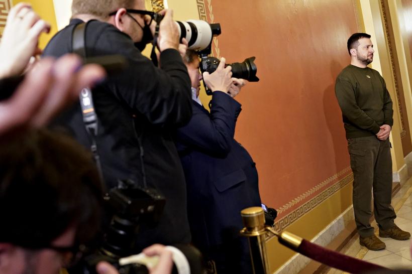 La multi ani, Volodimir Zelenski! Actorul devenit președinte continuă să reziste în fața invaziei ruse 18822189