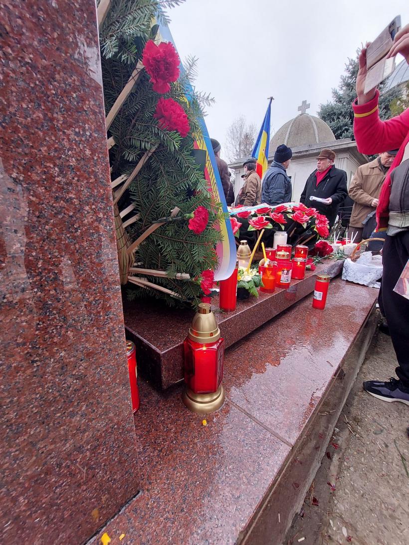 Neocomunismul la căpătâiul lui Ceaușescu. „Pescarul ce vrea? Să prindă pește! Rapidistul? Să bată Rapid! Așa e și la noi, la comuniști!” 18822392