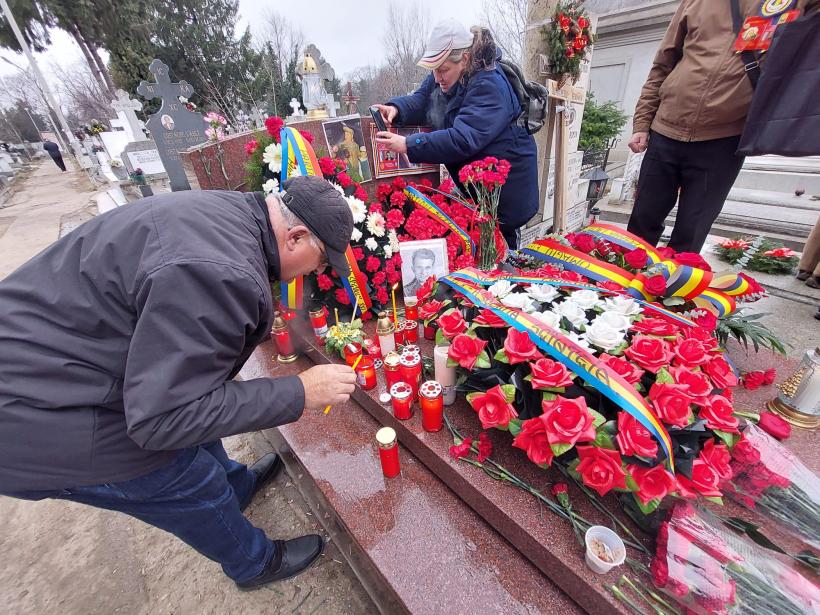 Neocomunismul la căpătâiul lui Ceaușescu. „Pescarul ce vrea? Să prindă pește! Rapidistul? Să bată Rapid! Așa e și la noi, la comuniști!” 18822393