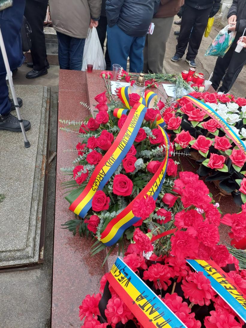 Neocomunismul la căpătâiul lui Ceaușescu. „Pescarul ce vrea? Să prindă pește! Rapidistul? Să bată Rapid! Așa e și la noi, la comuniști!” 18822394