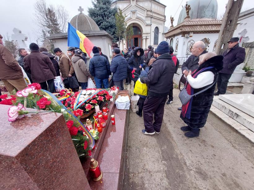 Neocomunismul la căpătâiul lui Ceaușescu. „Pescarul ce vrea? Să prindă pește! Rapidistul? Să bată Rapid! Așa e și la noi, la comuniști!” 18822396