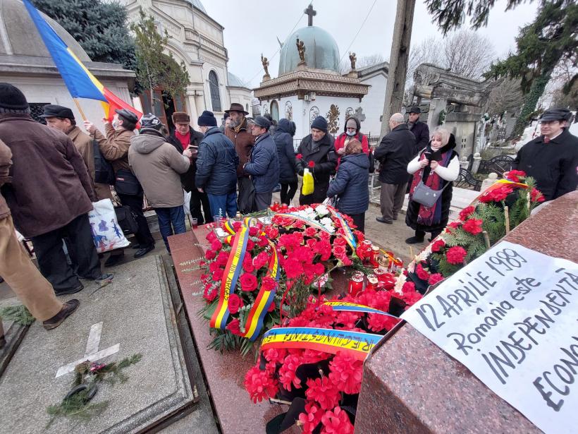 Neocomunismul la căpătâiul lui Ceaușescu. „Pescarul ce vrea? Să prindă pește! Rapidistul? Să bată Rapid! Așa e și la noi, la comuniști!” 18822397