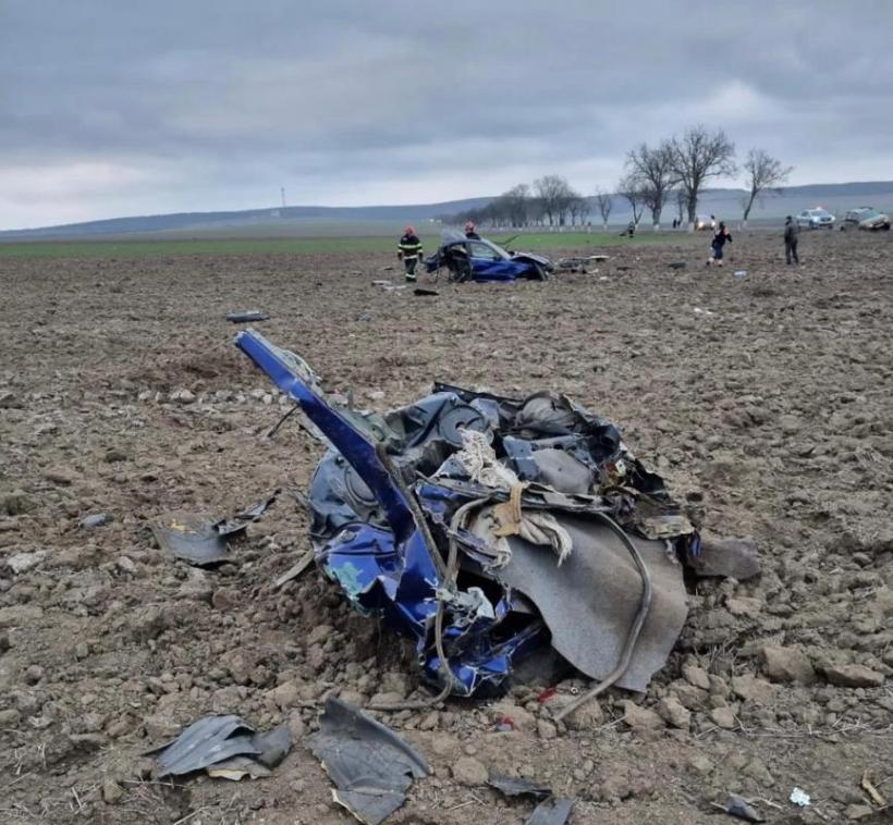 Accident TERIBIL pe E87 la Babadag. Doi adolescenți au murit, după ce mașina s-a rupt în două 18822404