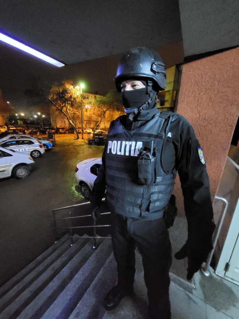 Incident ȘOCANT. Un bărbat a vandalizat un magazin și a vrut să arunce clădirea în aer:" E rău dacă nu veniți repede! Amenință cu toporul!" 18822532