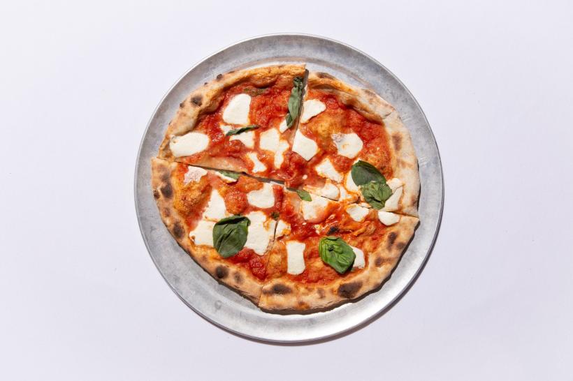 Pizza Margherita și bagheta franţuzească, sub asediul inflaţiei. În SUA  a crescut contrabanda cu ouă din Mexic 