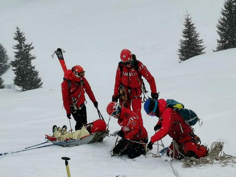 Apel SOS, transmis salvamontiștilor de un snowmobil de ultimă generație