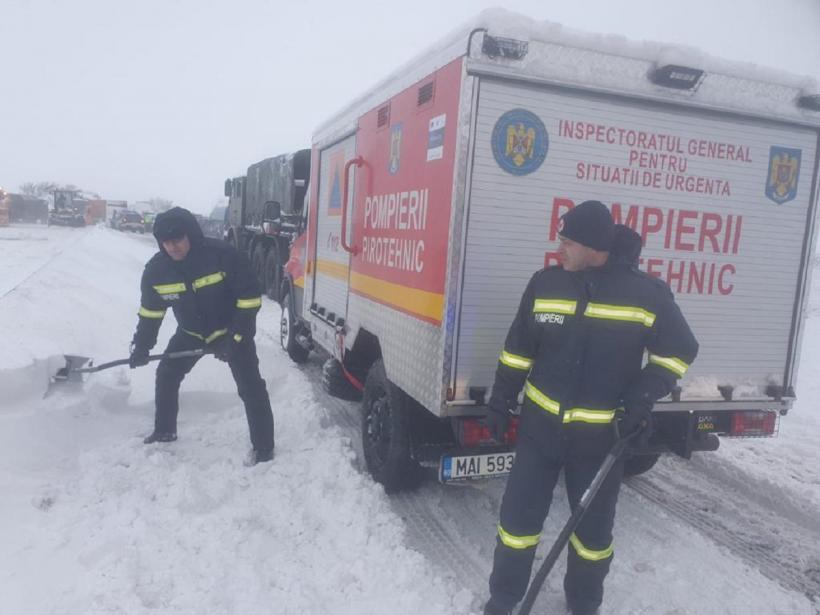 Două femei gravide, blocate în traficul din Buzău, salvate de pompieri 18822720
