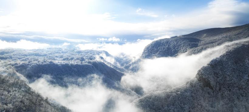 Peisaje uluitoare de iarnă din Parcul Național Semenic Cheile Carașului