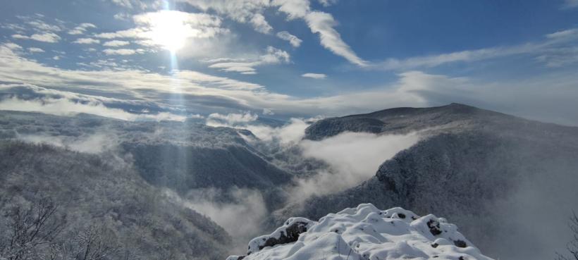 Peisaje uluitoare de iarnă din Parcul Național Semenic Cheile Carașului 18822672
