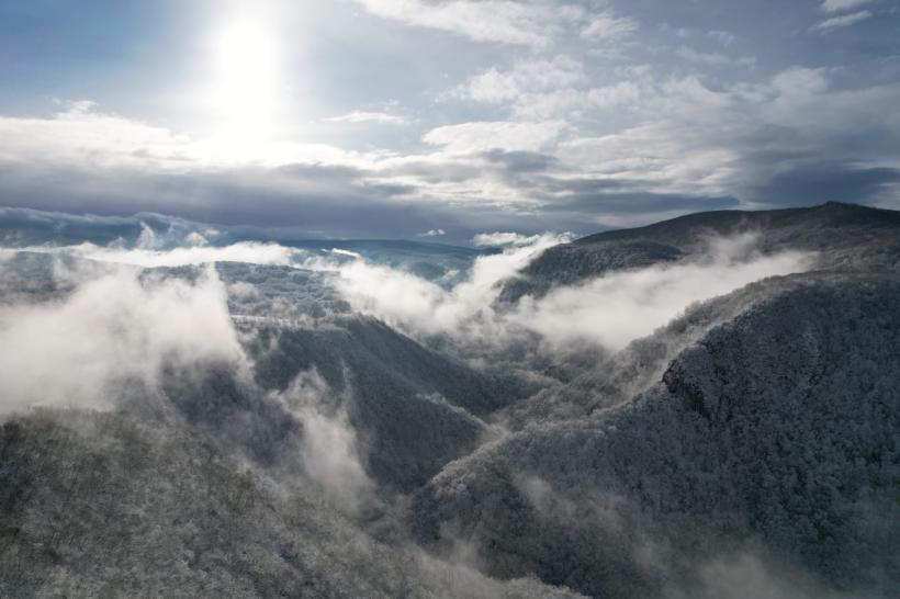 Peisaje uluitoare de iarnă din Parcul Național Semenic Cheile Carașului 18822674