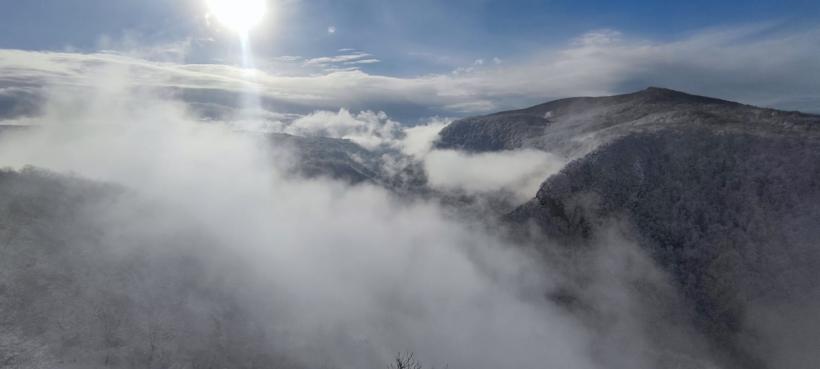 Peisaje uluitoare de iarnă din Parcul Național Semenic Cheile Carașului 18822675