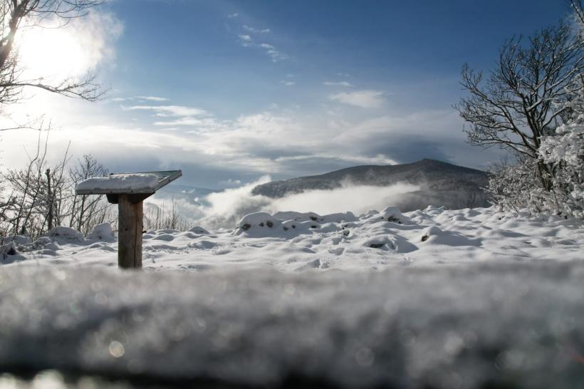 Peisaje uluitoare de iarnă din Parcul Național Semenic Cheile Carașului 18822678