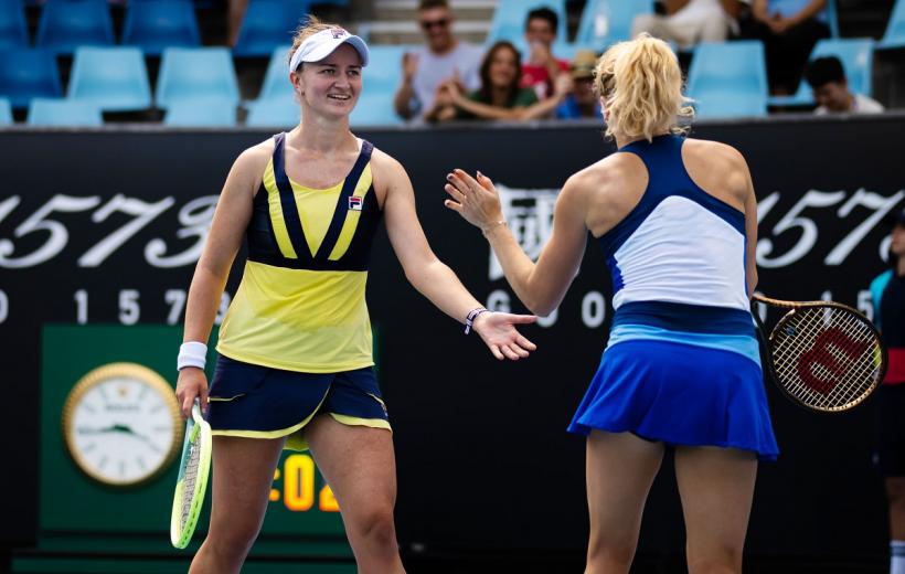Australian Open: Krejcikova și Siniakova, campioane la dublu feminin