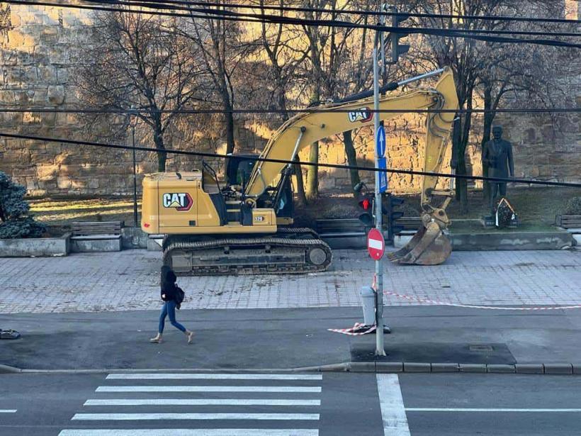 Ludovic Orban: Boc se comportă ca un veritabil urmaș al comuniștilor. A dărâmat statuia lui Iuliu Maniu 18822754