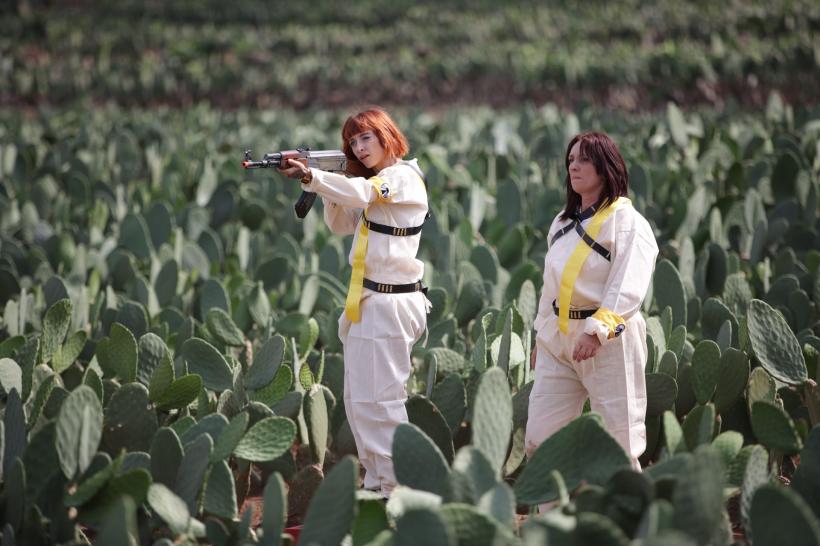 După cursa din ediția de ieri America Express, care a fost lider de audiență,  echipele se transformă în revoluționari și luptă pentru amuletă  pe o plantație de cactuși 18823235