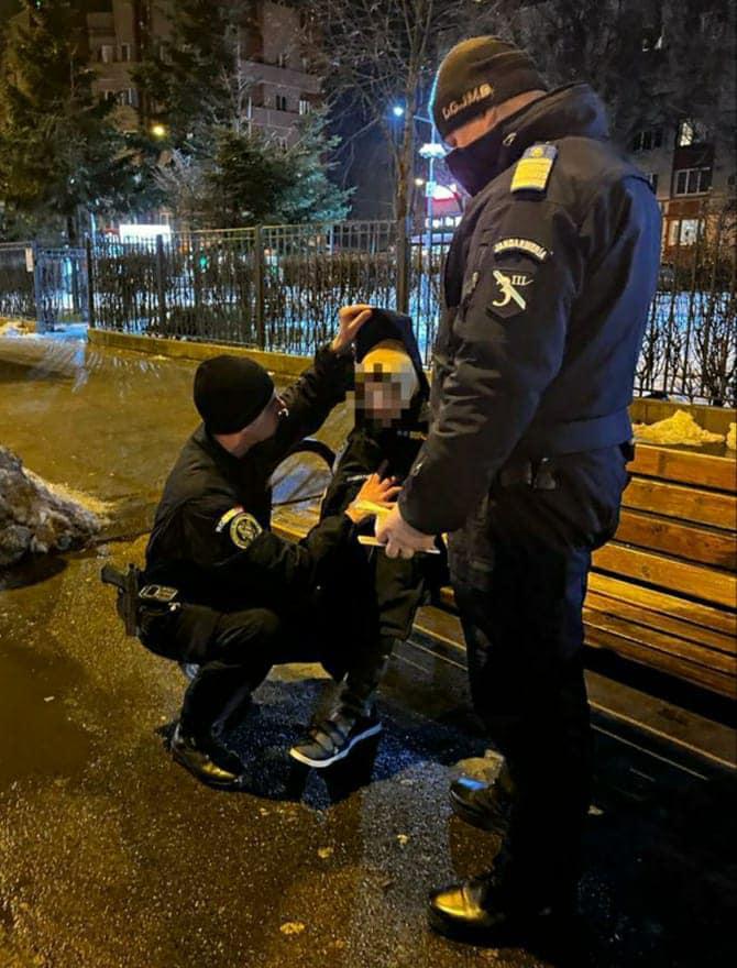 Un copil de șapte ani în hanorac, găsit de jandarmi în Gara de Nord, după ce a fugit de acasă 18823185