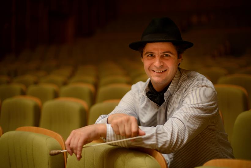 UN TRIO DE COMPOZITORI, UN TRIO DE MUZICIENI și UN FLAUT DE AUR 18823167