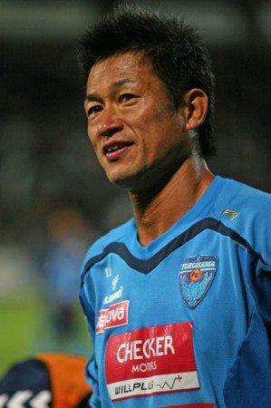 Performanță incredibilă: la 55 de ani, fotbalistul japonez „King Kazu" continuă să joace 18823549
