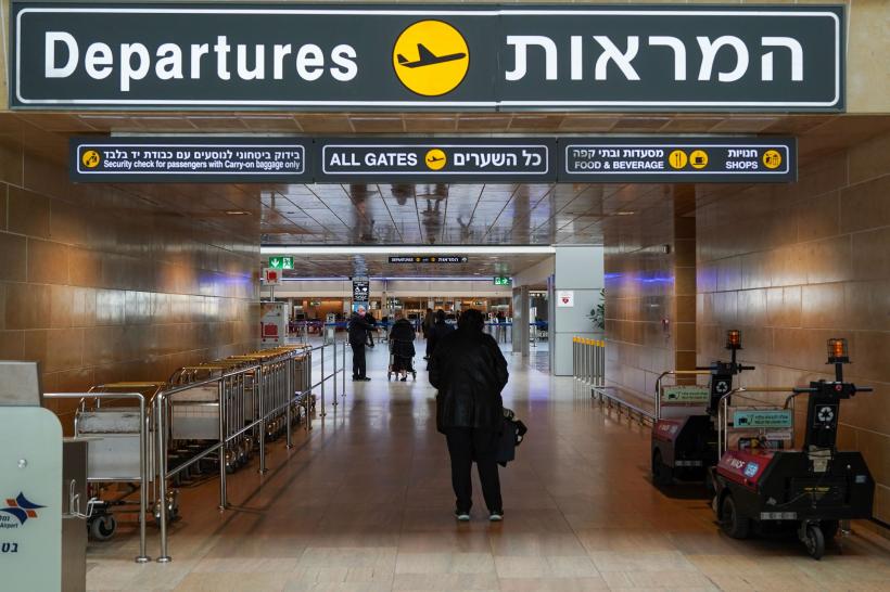 Întâmplare INEDITĂ pe aeroportul din Tel Aviv. Un cuplu și-a abandonat bebelușul după ce a aflat că trebuie să-i cumpere bilet de avion