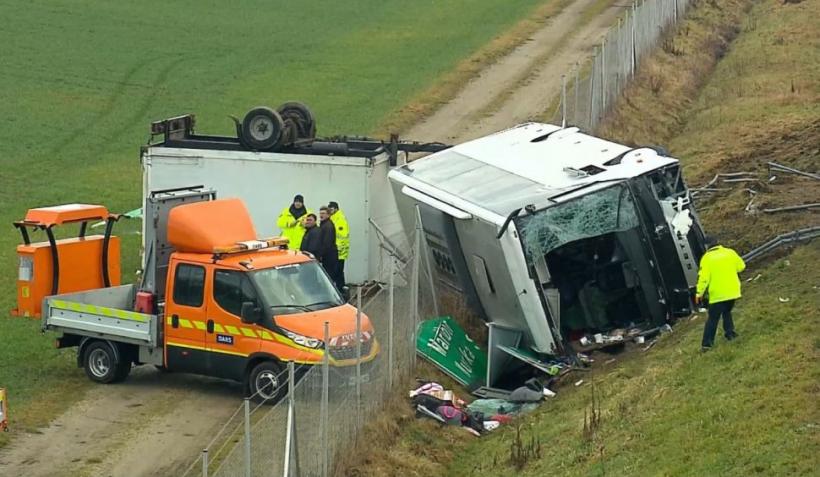 Un autocar plin de români care se îndrepta spre Italia s-a răsturnat în Slovenia. Trei persoane au murit, iar alte patru sunt rănite
