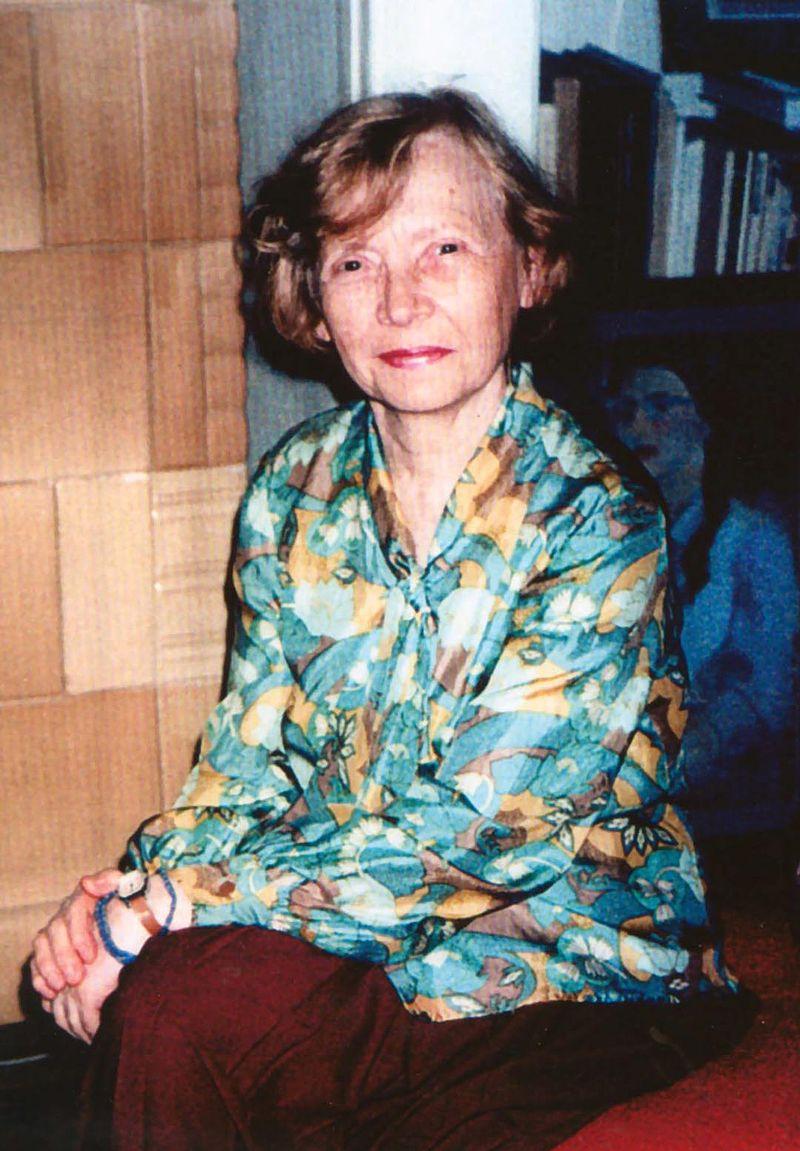 Marta, scriitoarea însemnată cu fierul roșu de Homo Sovieticus 18823662