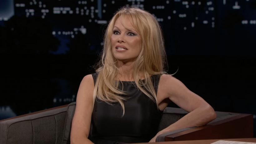 Pamela Anderson își surprinde din nou fanii. A pozat nud la 55 de ani