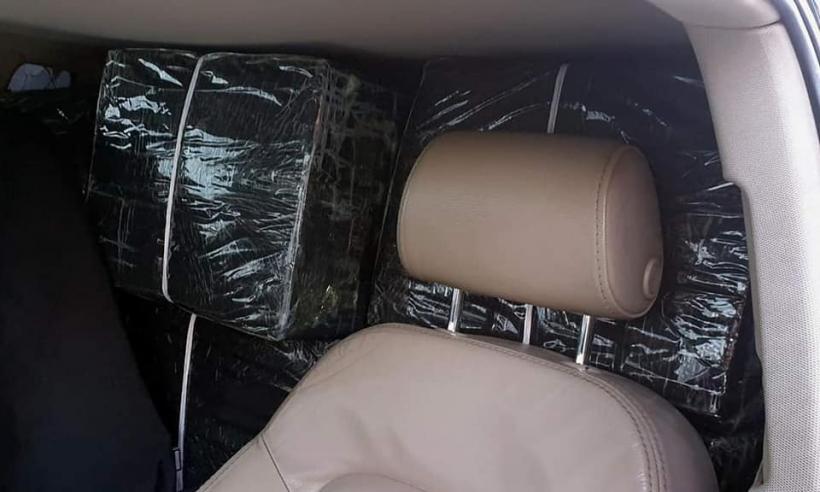 Câte pachete de țigări de contrabandă pot intra într-un Audi Q7? 18824000