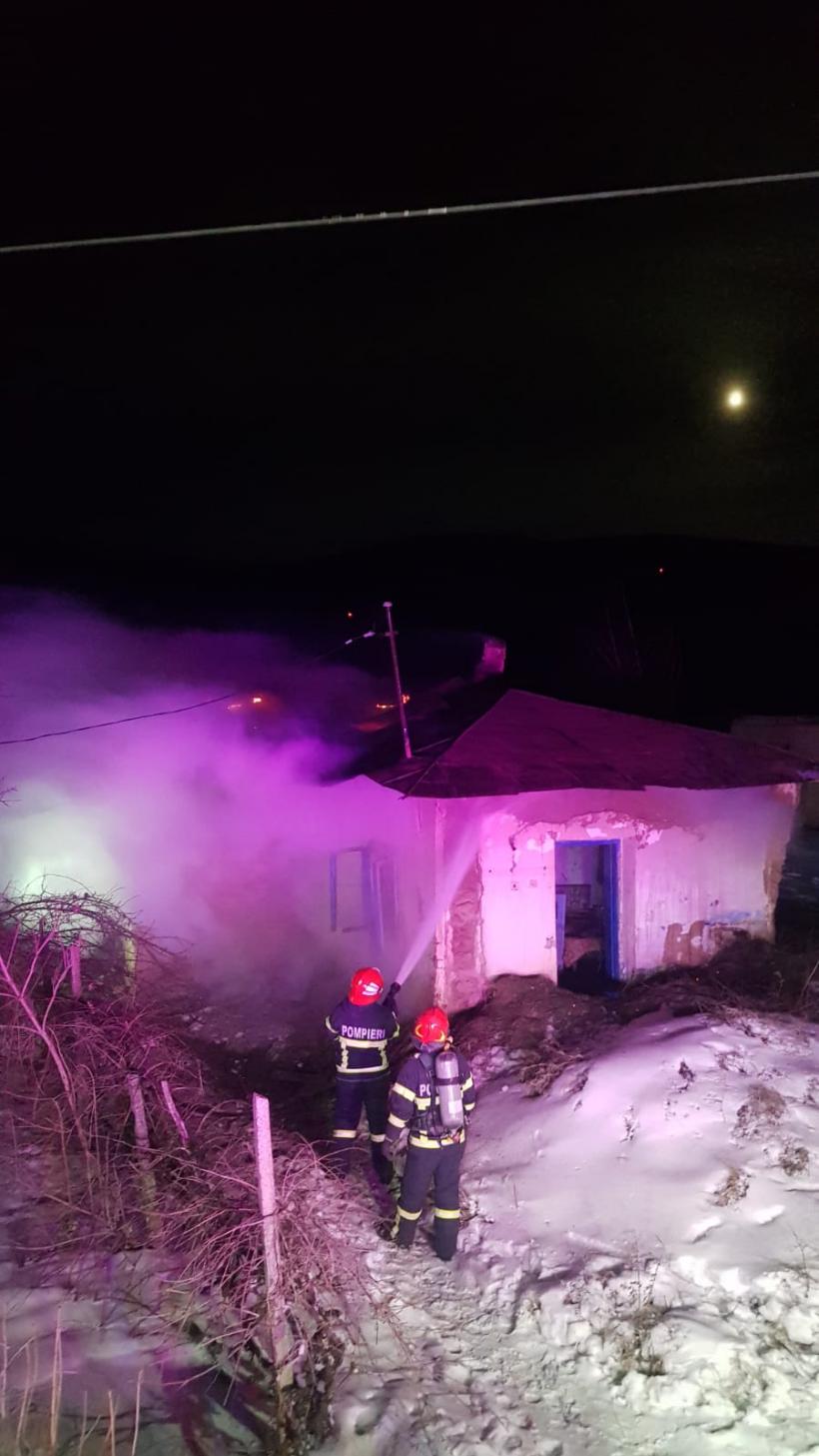 Tragedie în Tulcea. Un incendiu a cuprins o casă. Proprietarul a fost găsit carbonizat
