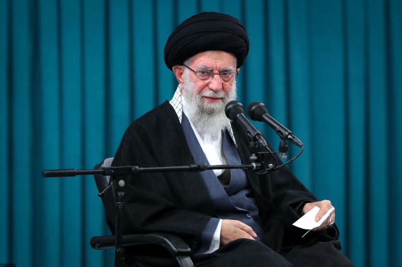 Iran: Ayatollahul Ali Khamenei a grațiat zeci de mii de deținuți, nu și protestatarii arestați după ultimele manifestații