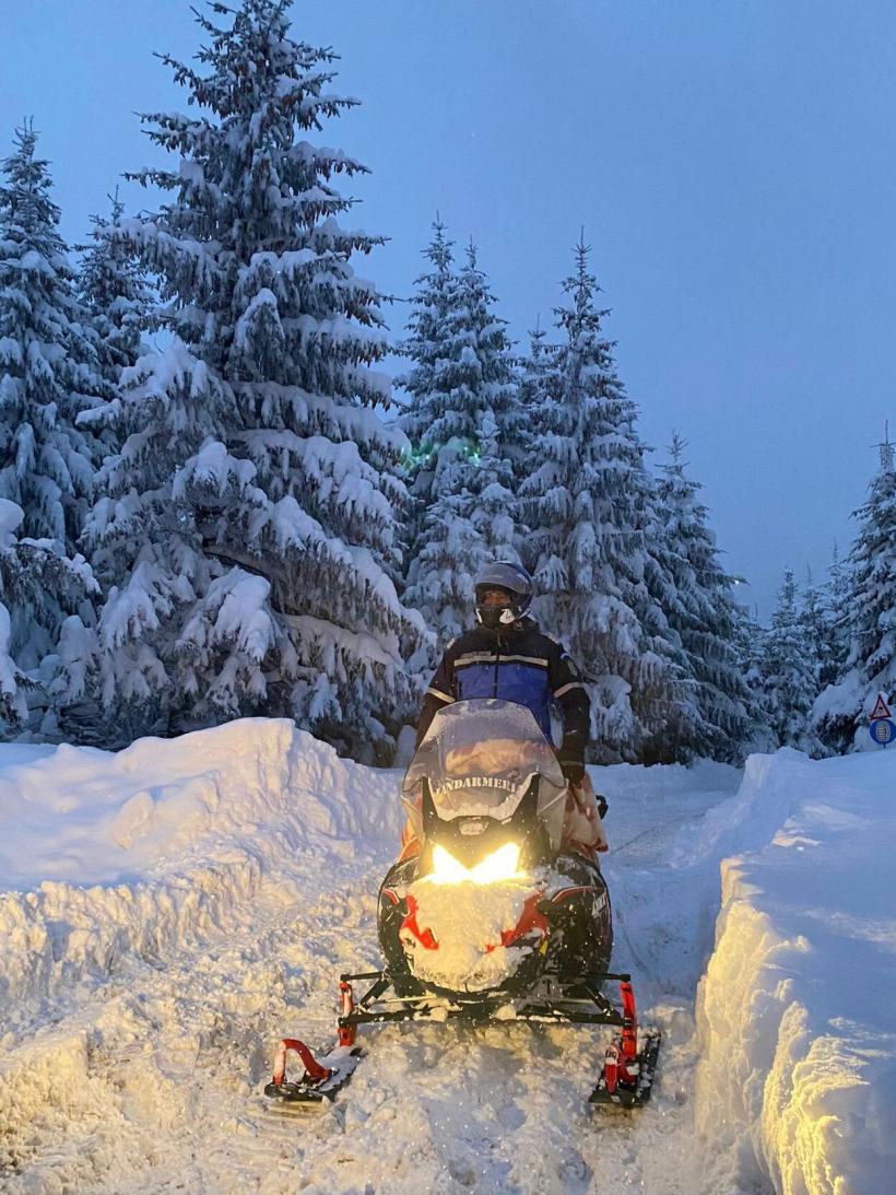 Grup de 30 de persoane, blocat într-o unitate turistică din Păltiniș din cauza zăpezii 18824080