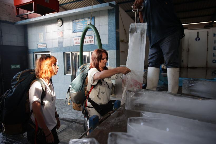 Luptă epuizantă la America Express pentru biletul de Guatemala: concurenții cară blocuri uriașe de gheață  spre o destinație îndepărtată, în arșița Mexicului 18824225