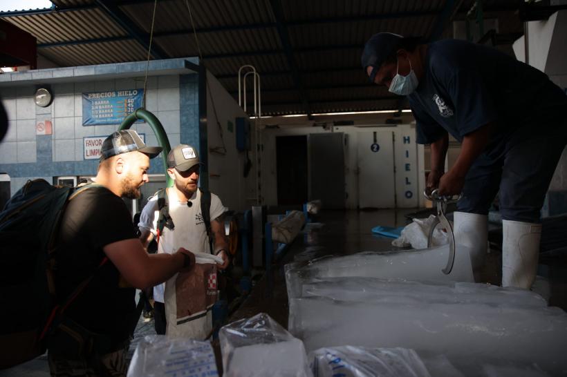 Luptă epuizantă la America Express pentru biletul de Guatemala: concurenții cară blocuri uriașe de gheață  spre o destinație îndepărtată, în arșița Mexicului 18824228