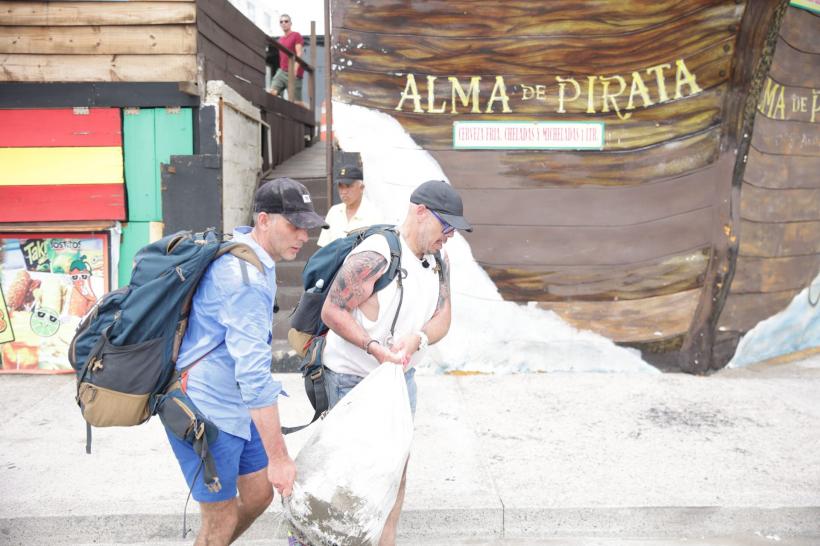 Luptă epuizantă la America Express pentru biletul de Guatemala: concurenții cară blocuri uriașe de gheață  spre o destinație îndepărtată, în arșița Mexicului 18824231