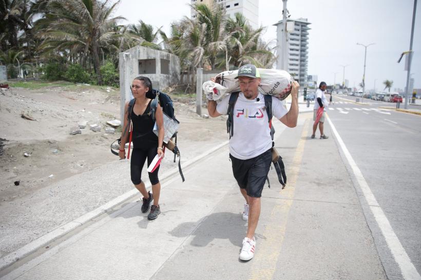 Luptă epuizantă la America Express pentru biletul de Guatemala: concurenții cară blocuri uriașe de gheață  spre o destinație îndepărtată, în arșița Mexicului 18824232