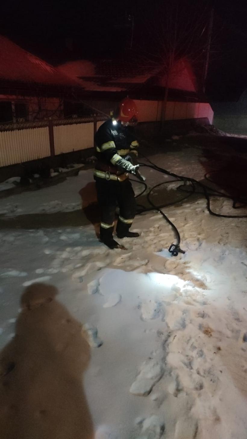 Casă în flăcări din cauza coșului de fum 18824109