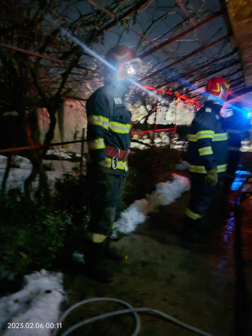 Casă în flăcări din cauza coșului de fum 18824110