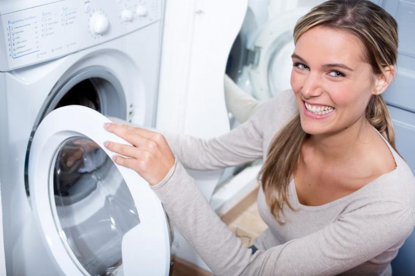 Ar trebui să adaugi bicarbonat de sodiu în mașina ta de spălat?