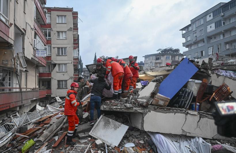 Au avut loc peste 100 de replici ale cutremurului din Turcia