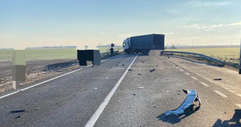 Accident grav pe E 70, în Teleorman. Un TIR s-a ciocnit de un autoturism. O persoană a rămas încarcerată 18824357