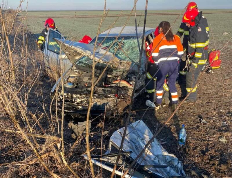 Accident grav pe E 70, în Teleorman. Un TIR s-a ciocnit de un autoturism. O persoană a rămas încarcerată 18824358