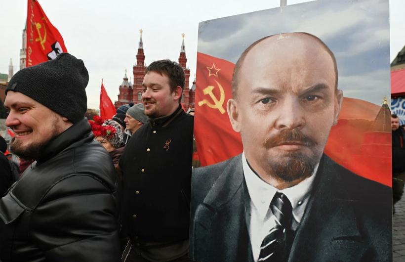 Alcoolul face ravagii: Un bărbat în stare de ebrietate a încercat să fure trupul îmbălsămat al lui Lenin!