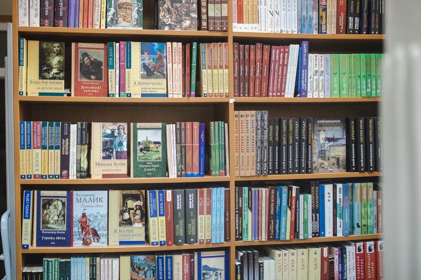 Derusificarea Ucrainei: autoritățile au eliminat milioane de cărți din biblioteci
