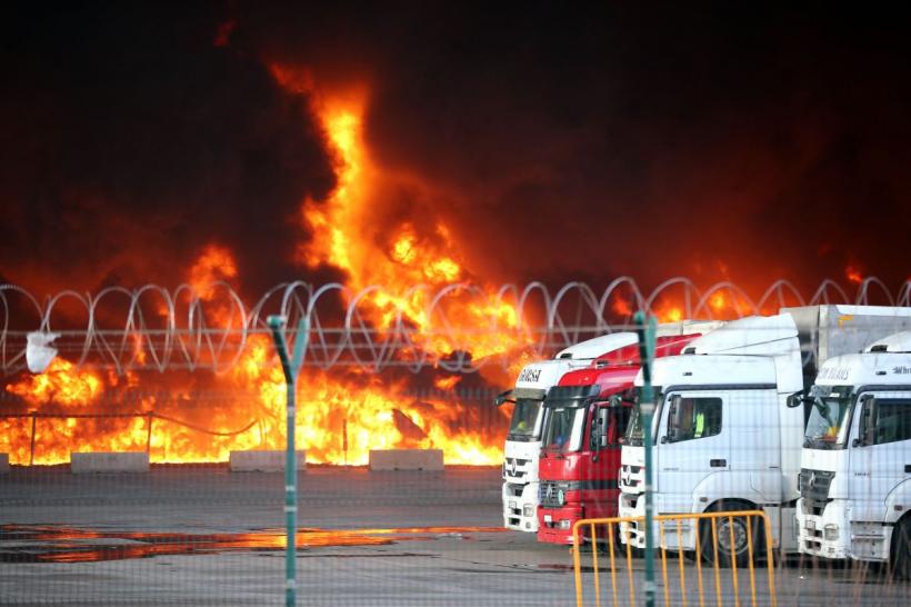 Incendiul uriaș în portul turc Iskenderun provocat de cutremurul de luni nu a fost stins