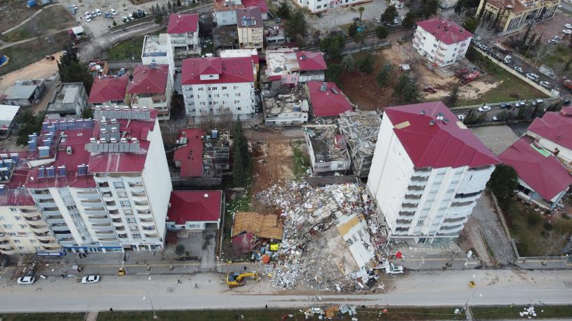  Miracol: O femeie a fost salvată după 40 de ore petrecute sub ruinele unei clădiri de cinci etaje 18824482