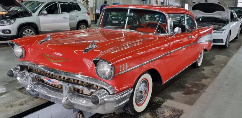 O legendă pe patru roți a făcut senzație la RAR Bacău: Chevrolet Bel Air din 1957 18824701