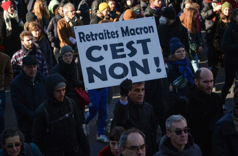 Protest cu sute de tractoare și mii de fermieri în Paris 18824552