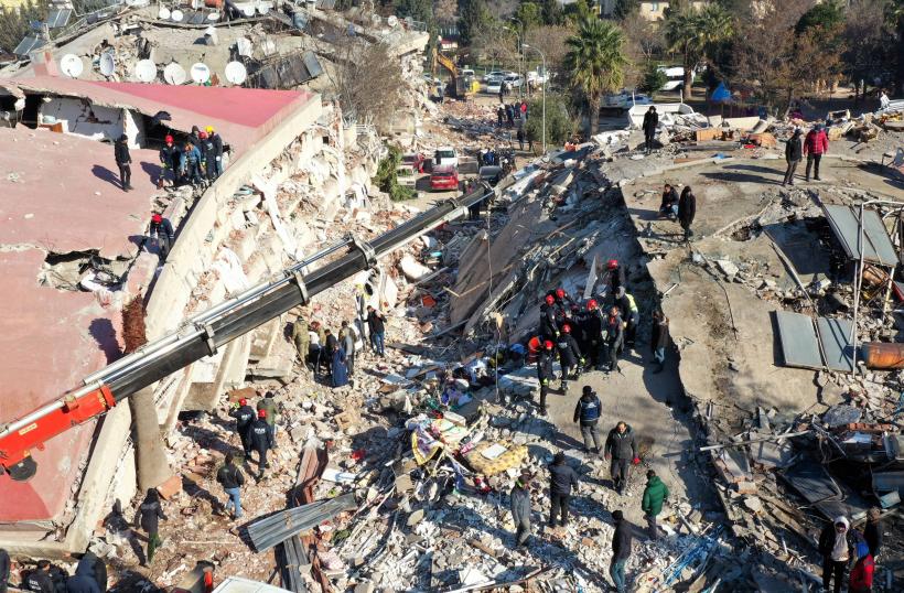 Aproape 650 de replici după cele două cutremure de luni. Bilanțul a depășit 19.000 de morți 18824724