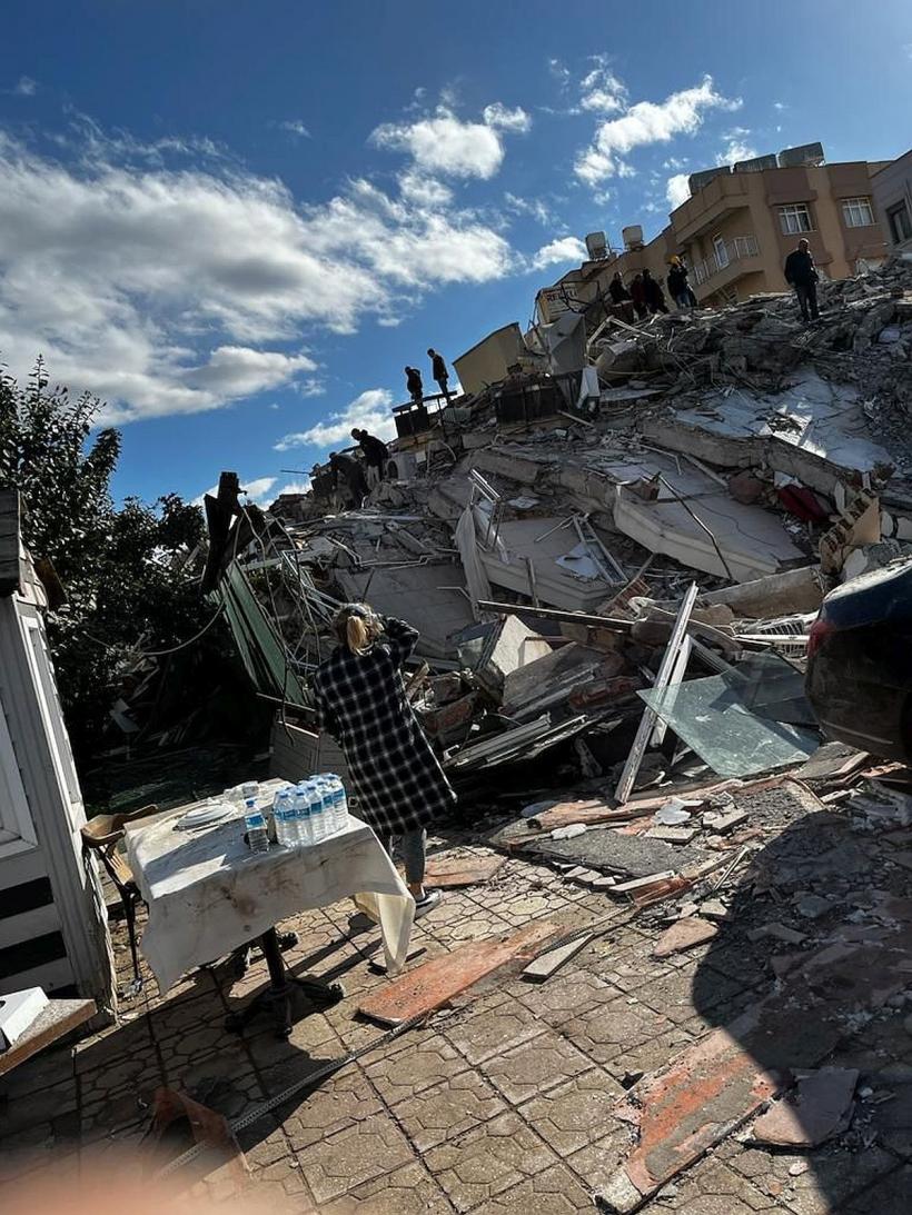 „Spuneți lumii întregi că avem nevoie de ajutoare, vă rugăm!”  18824648